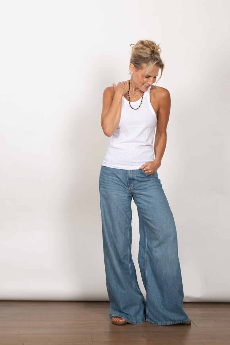 TOP TANK גופיה לבנה קטנה