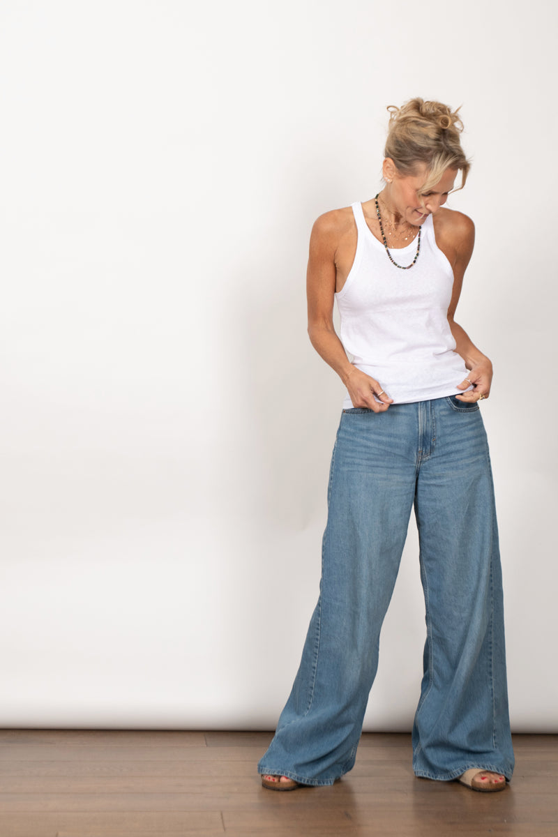 TOP TANK גופיה לבנה קטנה