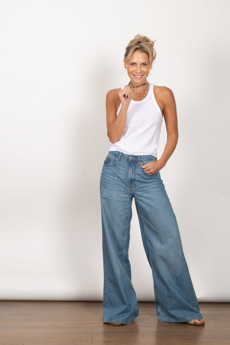 TOP TANK גופיה לבנה קטנה