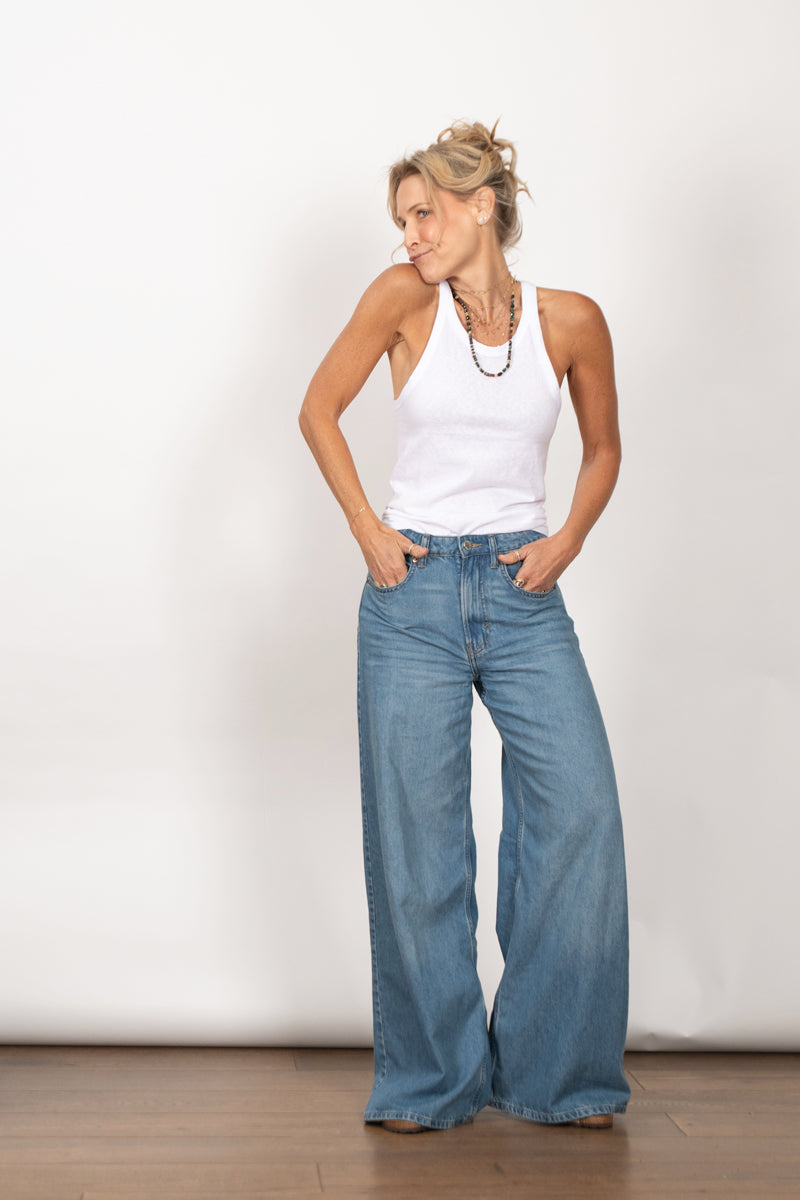 TOP TANK גופיה לבנה קטנה