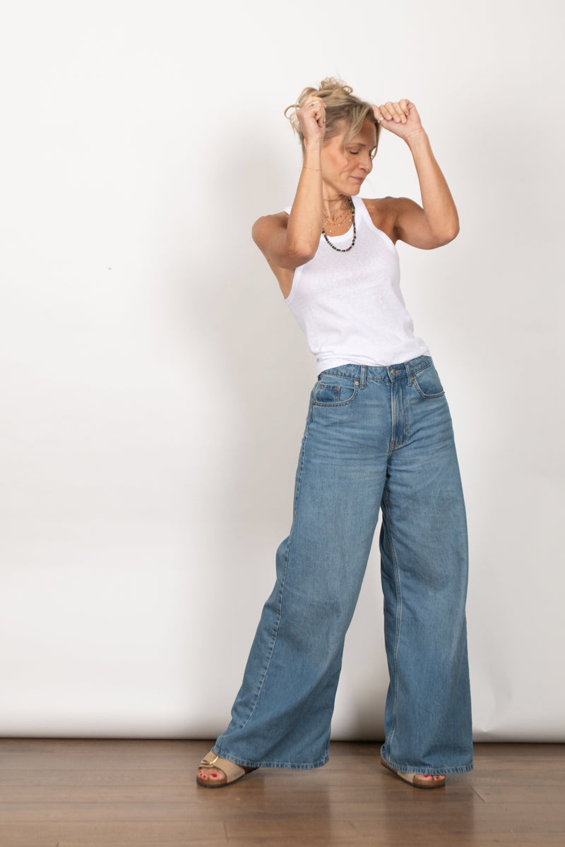 TOP TANK גופיה לבנה קטנה