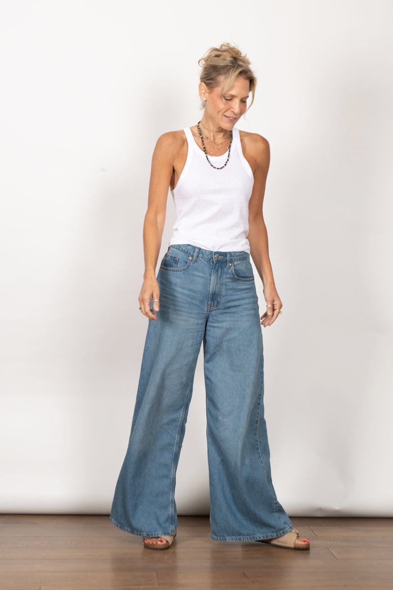 TOP TANK גופיה לבנה קטנה