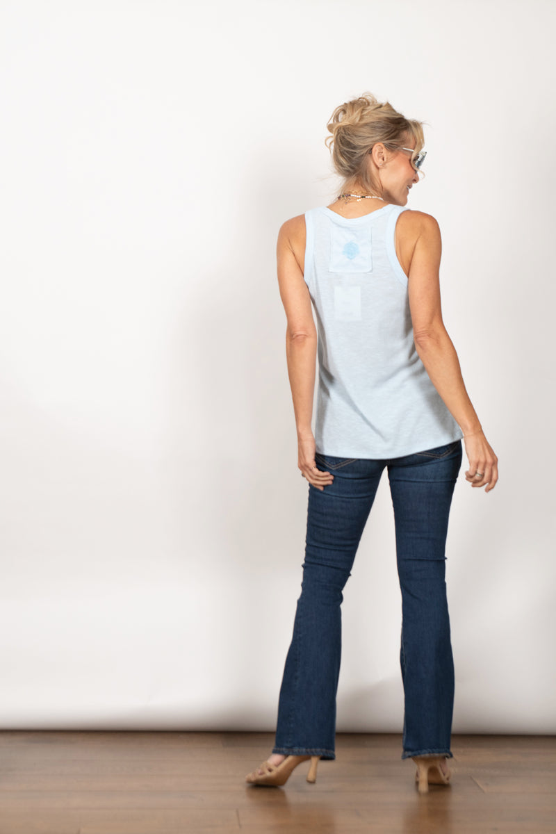 DIONE  גופייה תכלת ריב