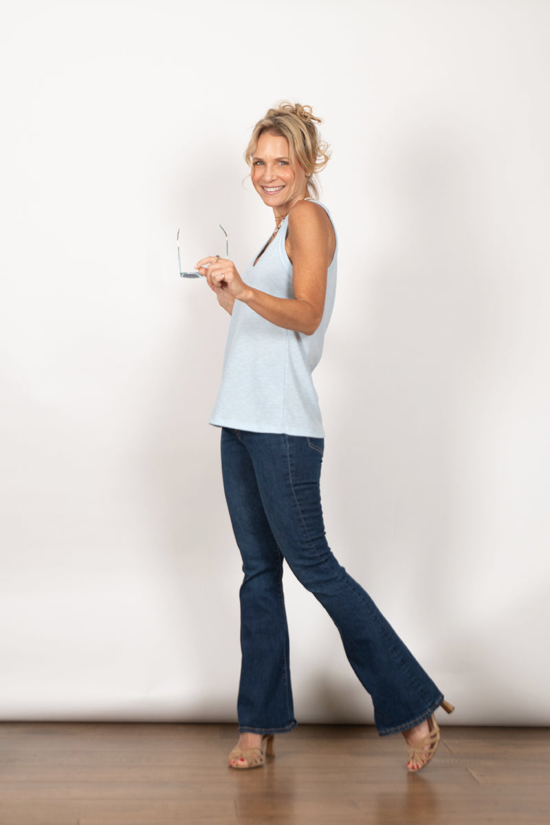 DIONE  גופייה תכלת ריב