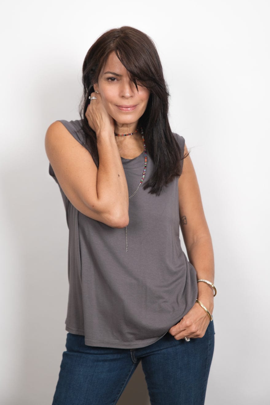 ELLI גופיה אפורה מעוצבת