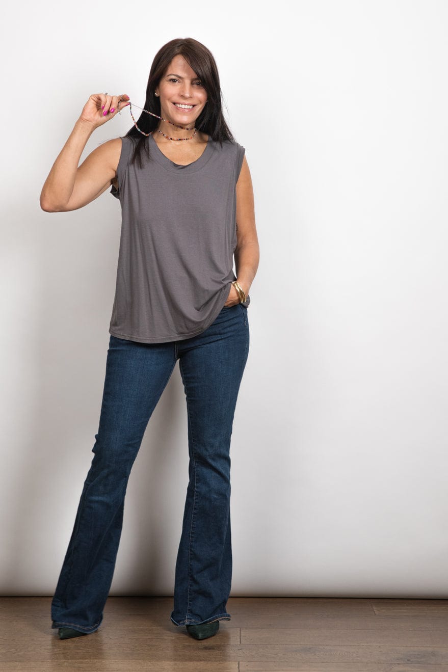 ELLI גופיה אפורה מעוצבת