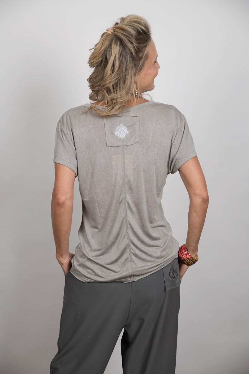 SHELL V חולצה בייסיק אפורה