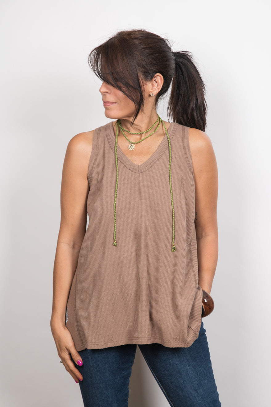 VIVI  V גופיה קאמל וופל