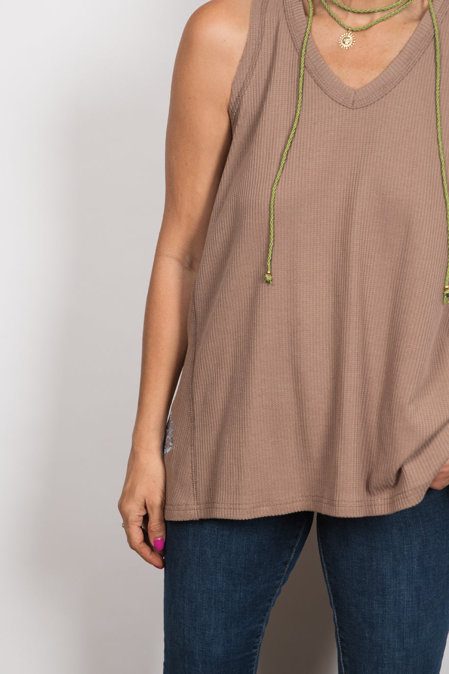 VIVI  V גופיה קאמל וופל