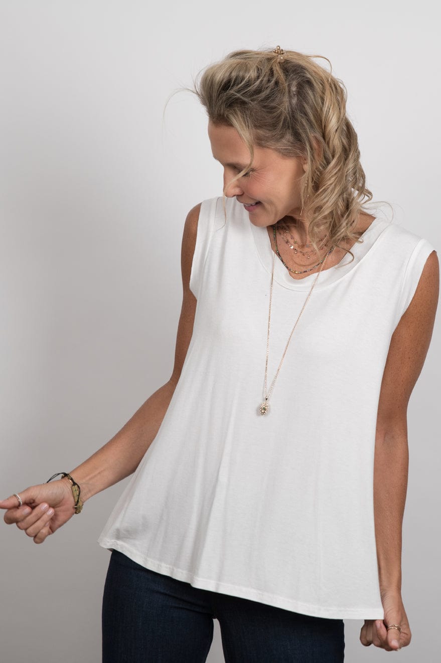 ELLI גופיה לבנה מעוצבת