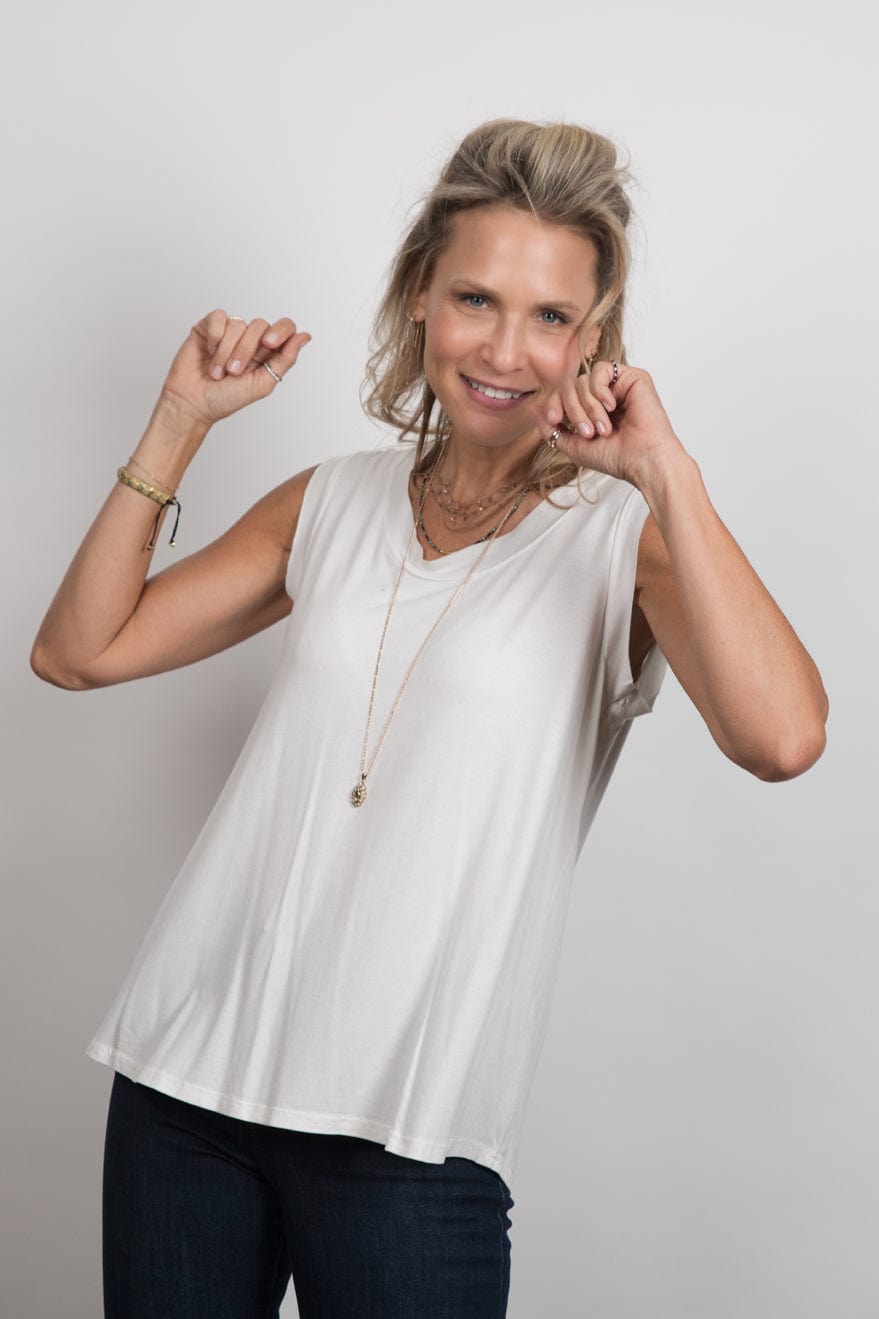 ELLI גופיה לבנה מעוצבת