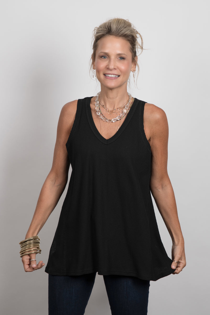 VIVI V גופייה שחורה וופל