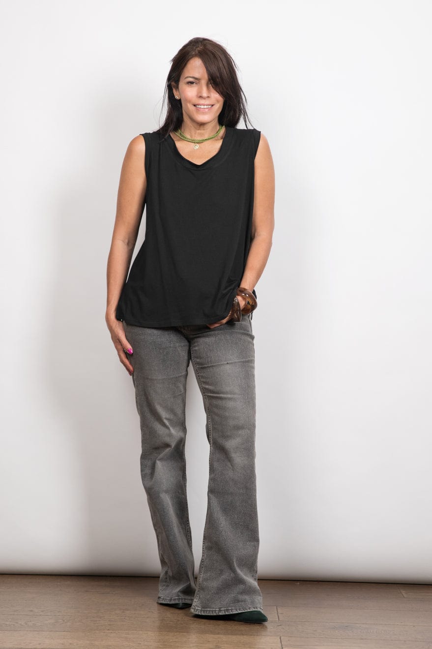 ELLI גופיה שחורה מעוצבת