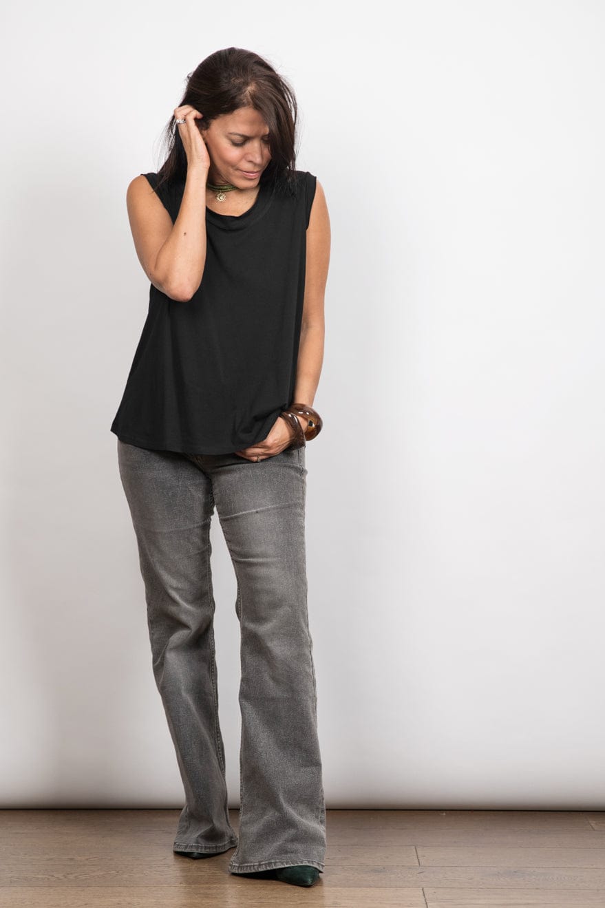 ELLI גופיה שחורה מעוצבת