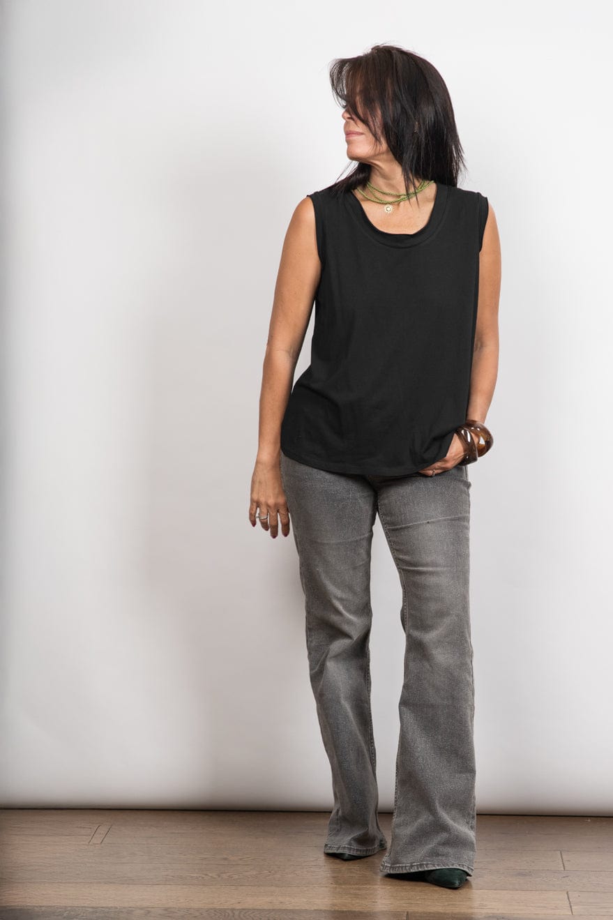 ELLI גופיה שחורה מעוצבת