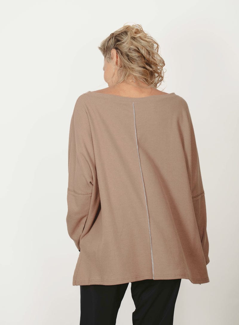 LARRY חולצה אוברסייז קאמל