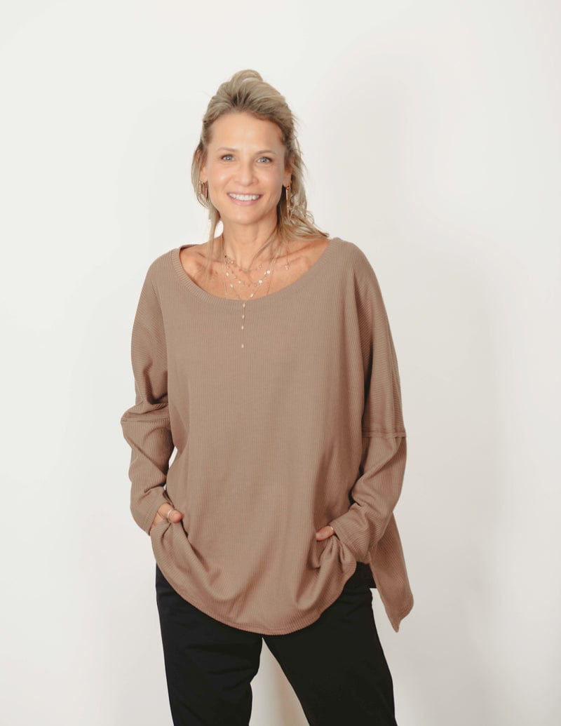 LARRY חולצה אוברסייז קאמל