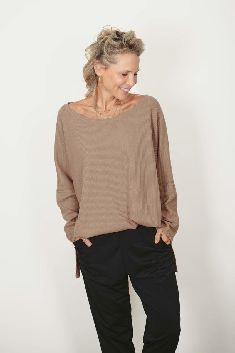 LARRY חולצה אוברסייז קאמל