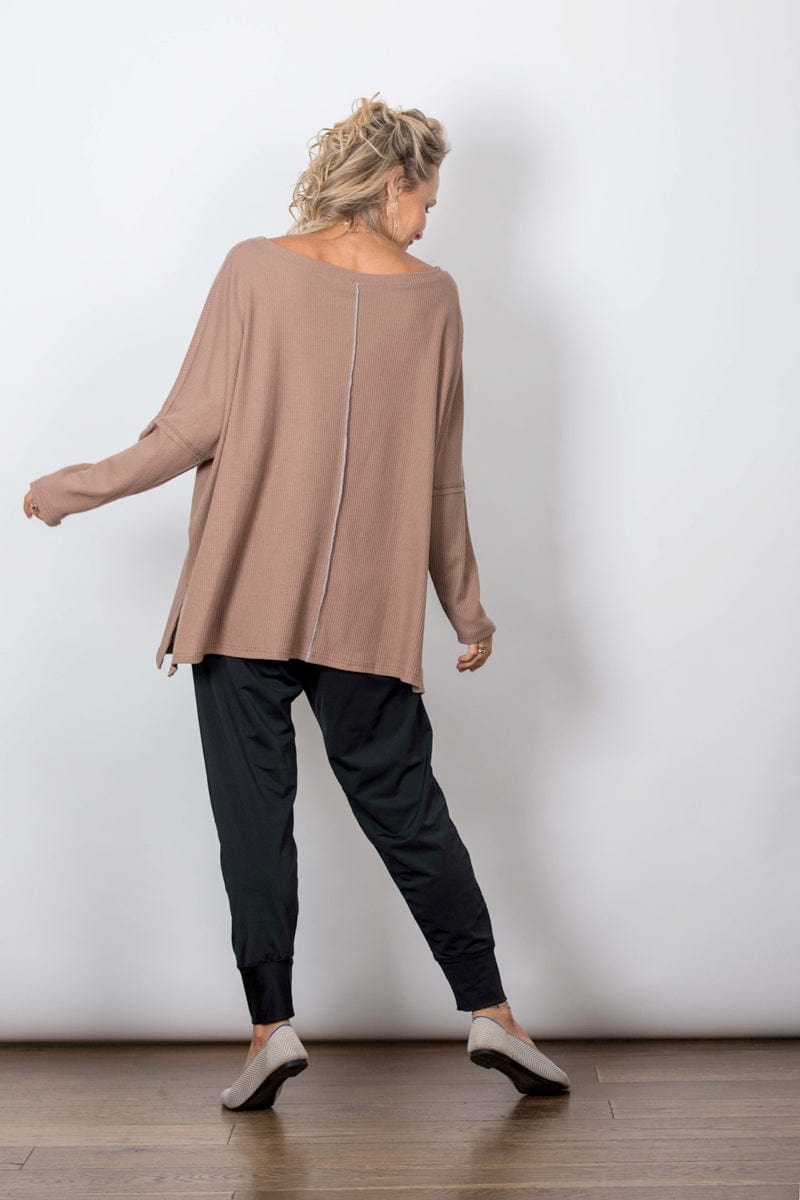 LARRY חולצה אוברסייז קאמל