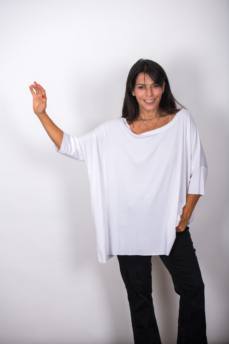 TOKYO חולצת אוברסייז לבנה