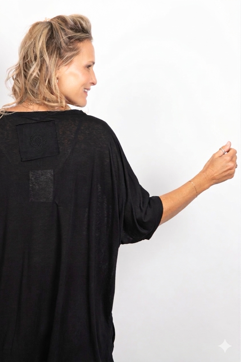 CLIO חולצה אוברסייז שחורה