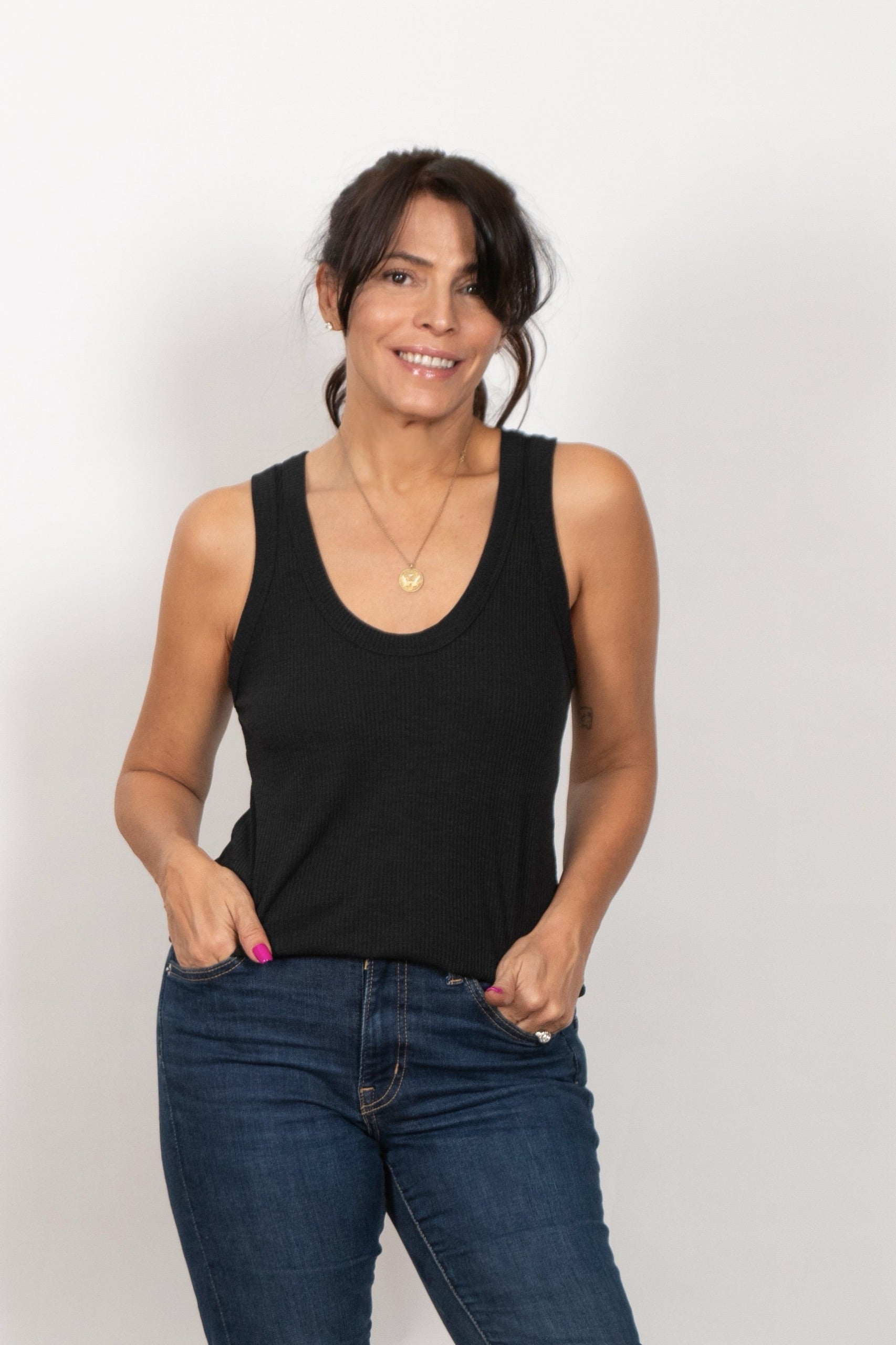 DIONE  גופייה שחורה ריב