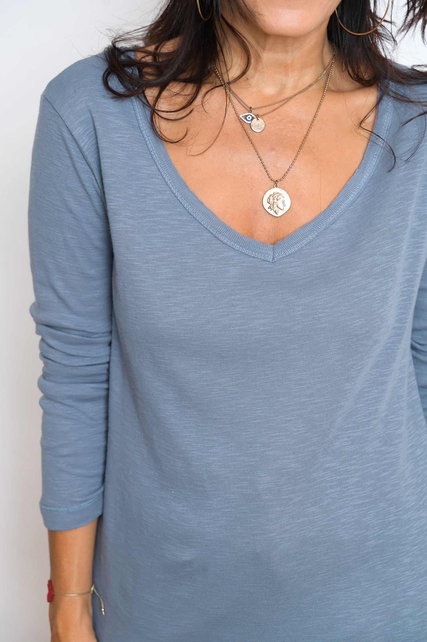 E SHIRT ביסיק V חולצה image 8