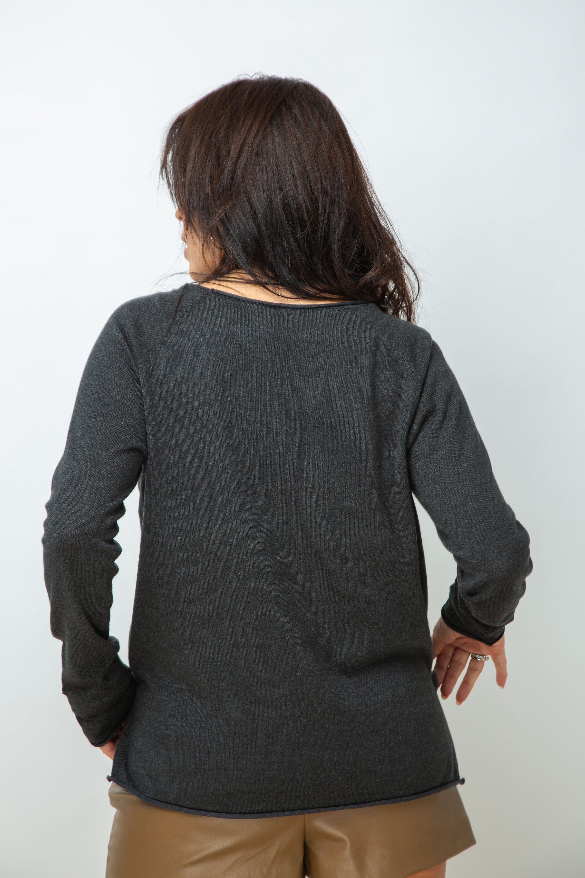 POOL סריג עגול אפור image 9