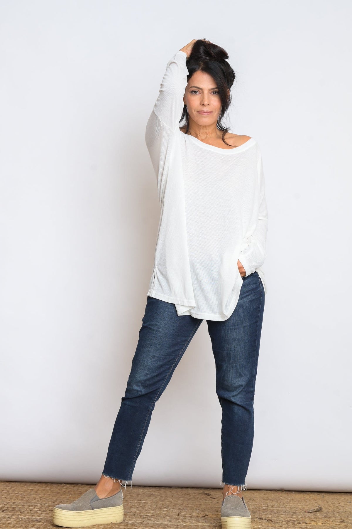 O SHIRT   חולצה לבנה אוברסייז image 10