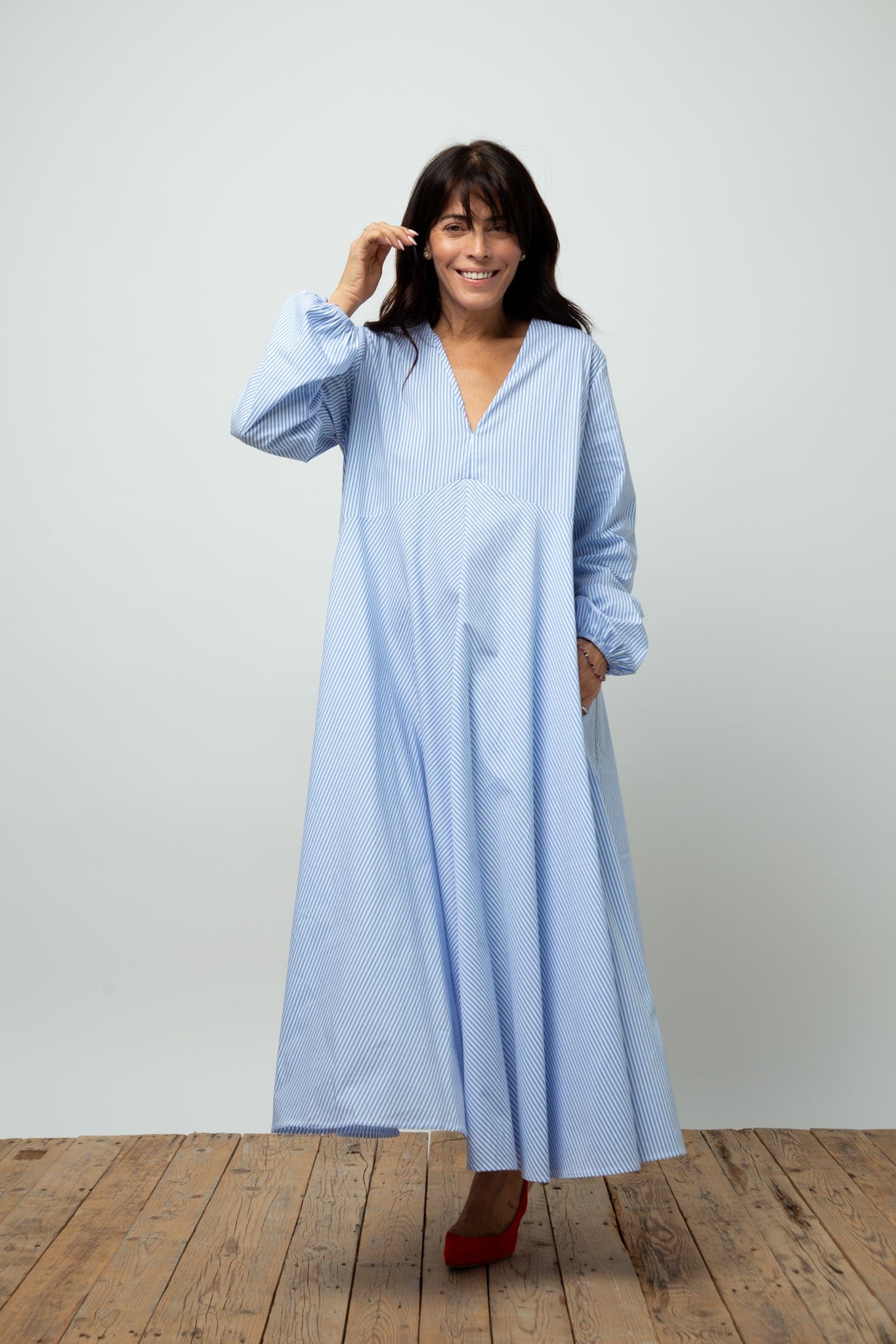 BRAY DRESS     שמלה אוברסייז פסים תכלת image 9