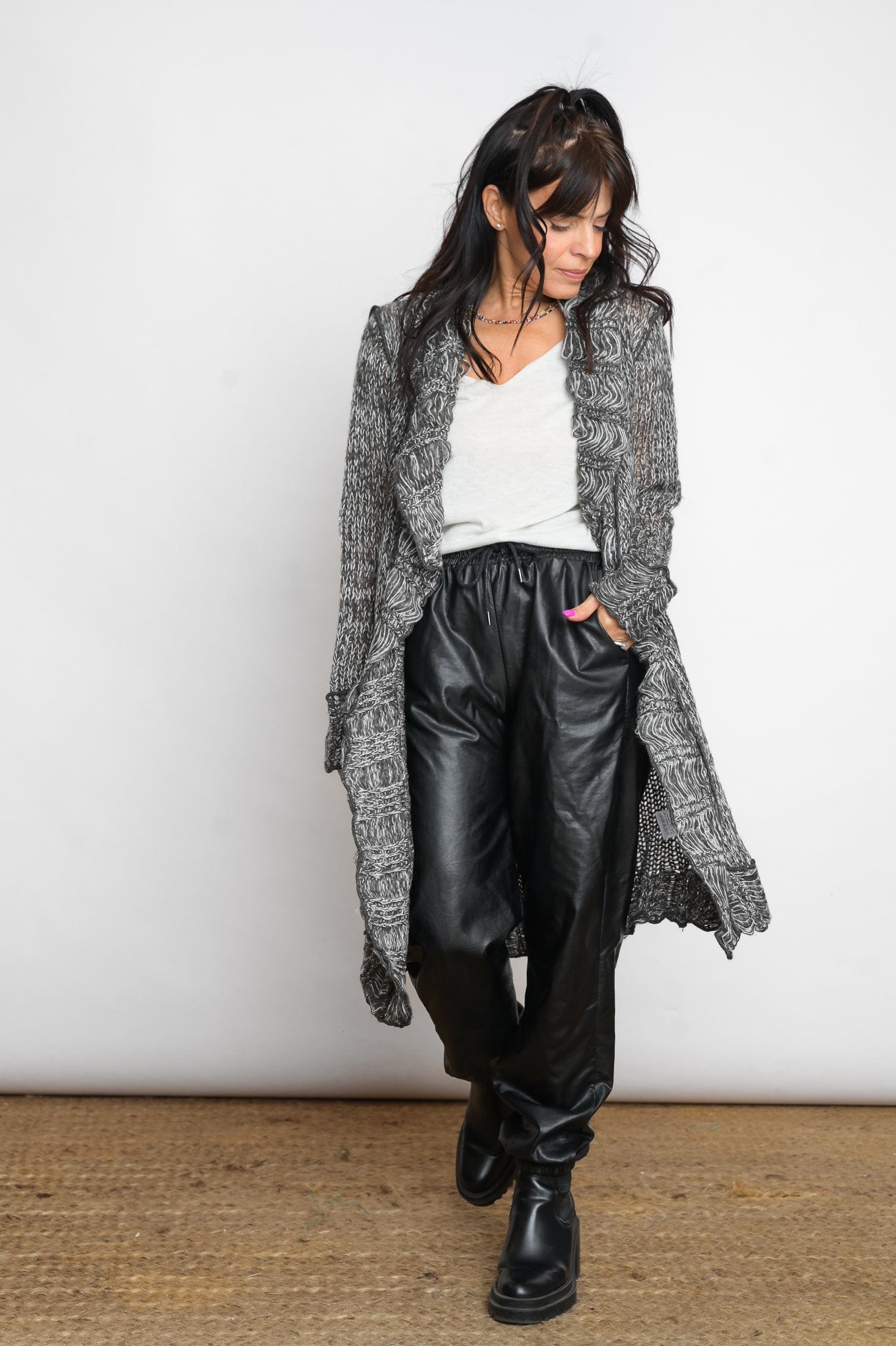 PAROS עליונית סרוגה שחור לבן image 4