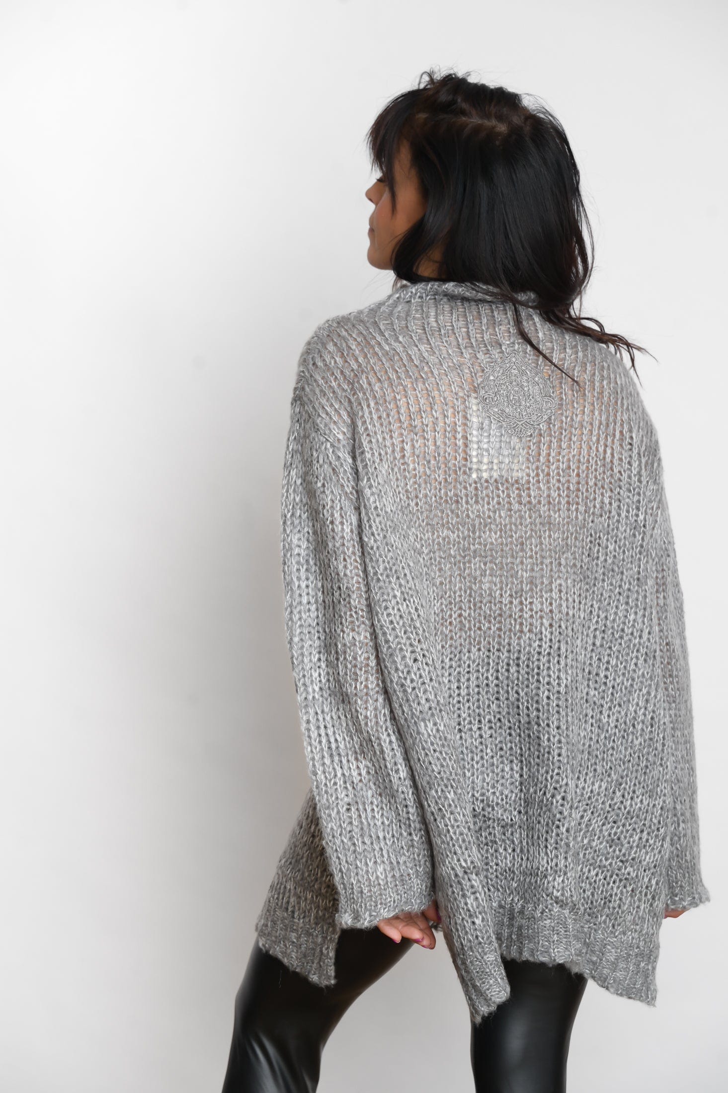 KEA  טוניקה סריג אוברסייז אפורכהה לבן image 6