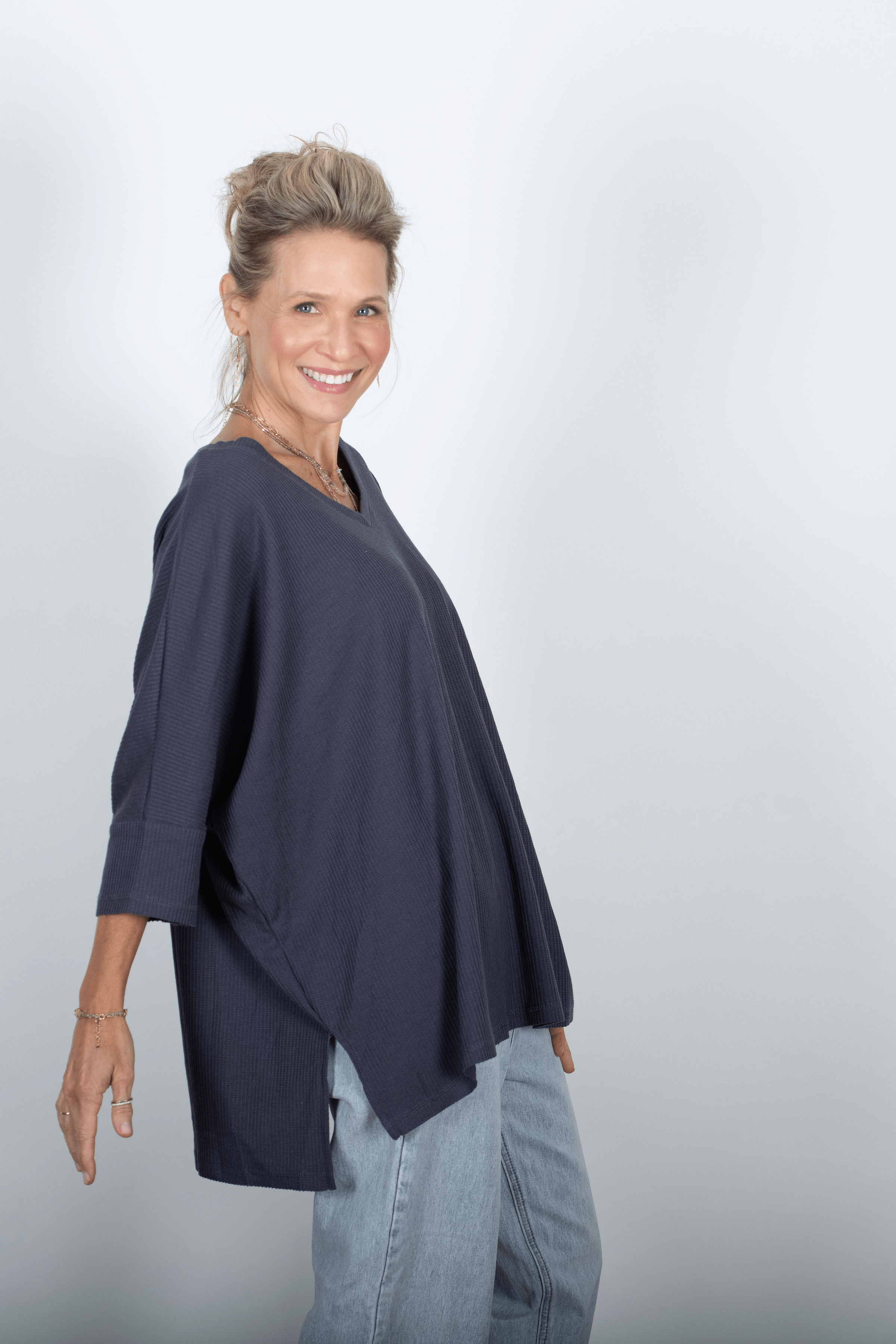 BABL חולצת אוברסייז אפורה וופל image 5