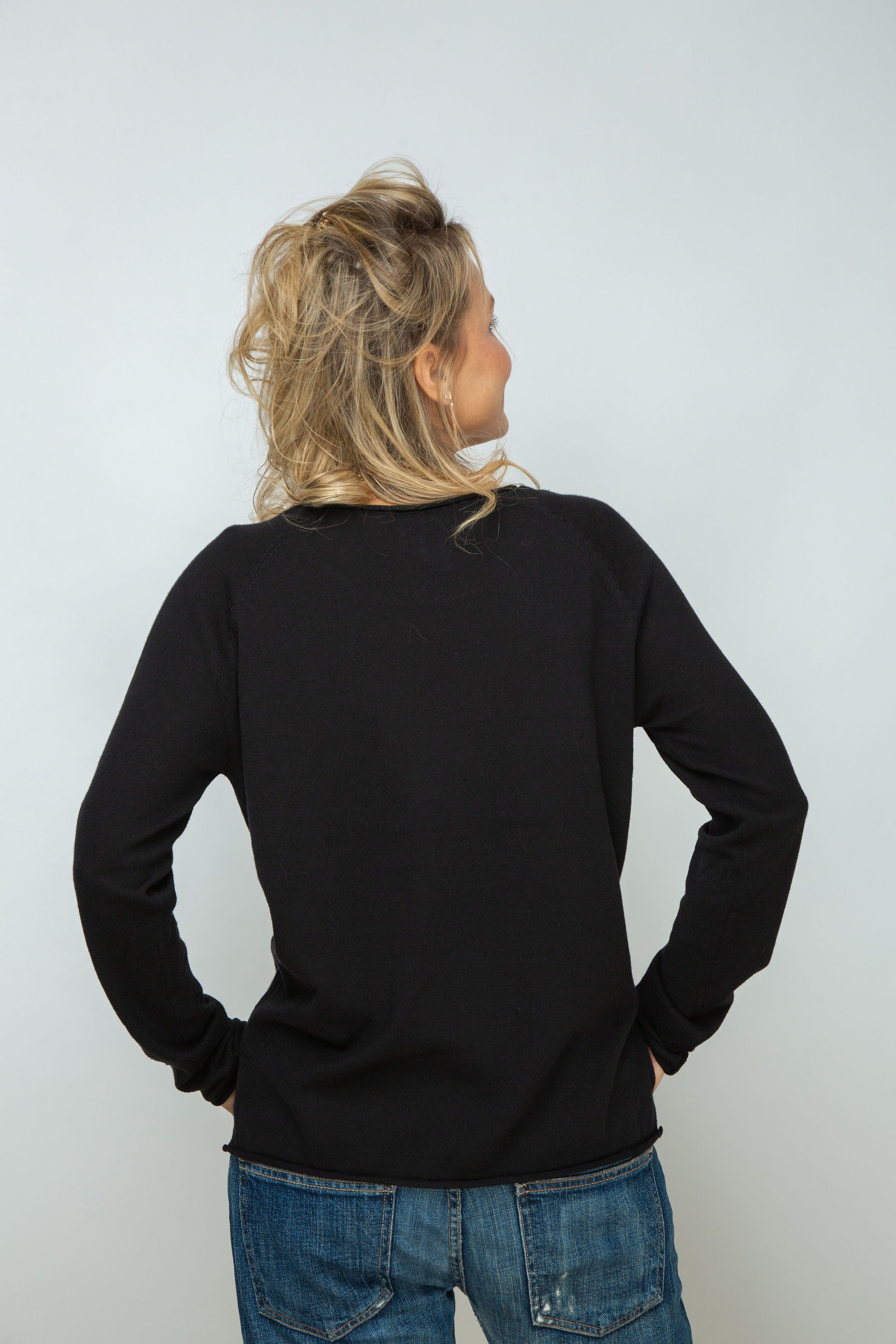 POOL סריג עגול שחור image 3