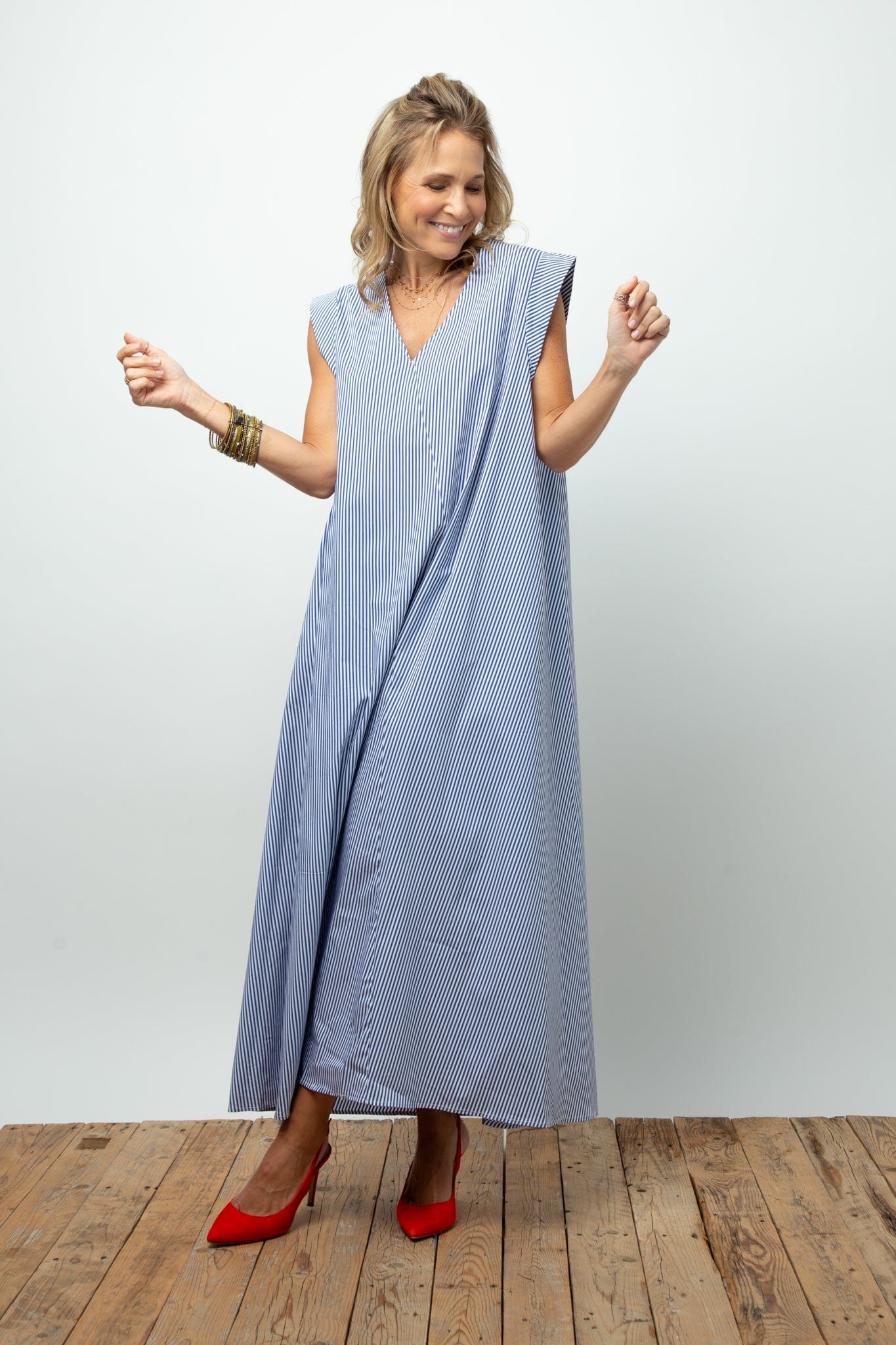 SHIFT DRESS V   שמלה אוברסייז image 6