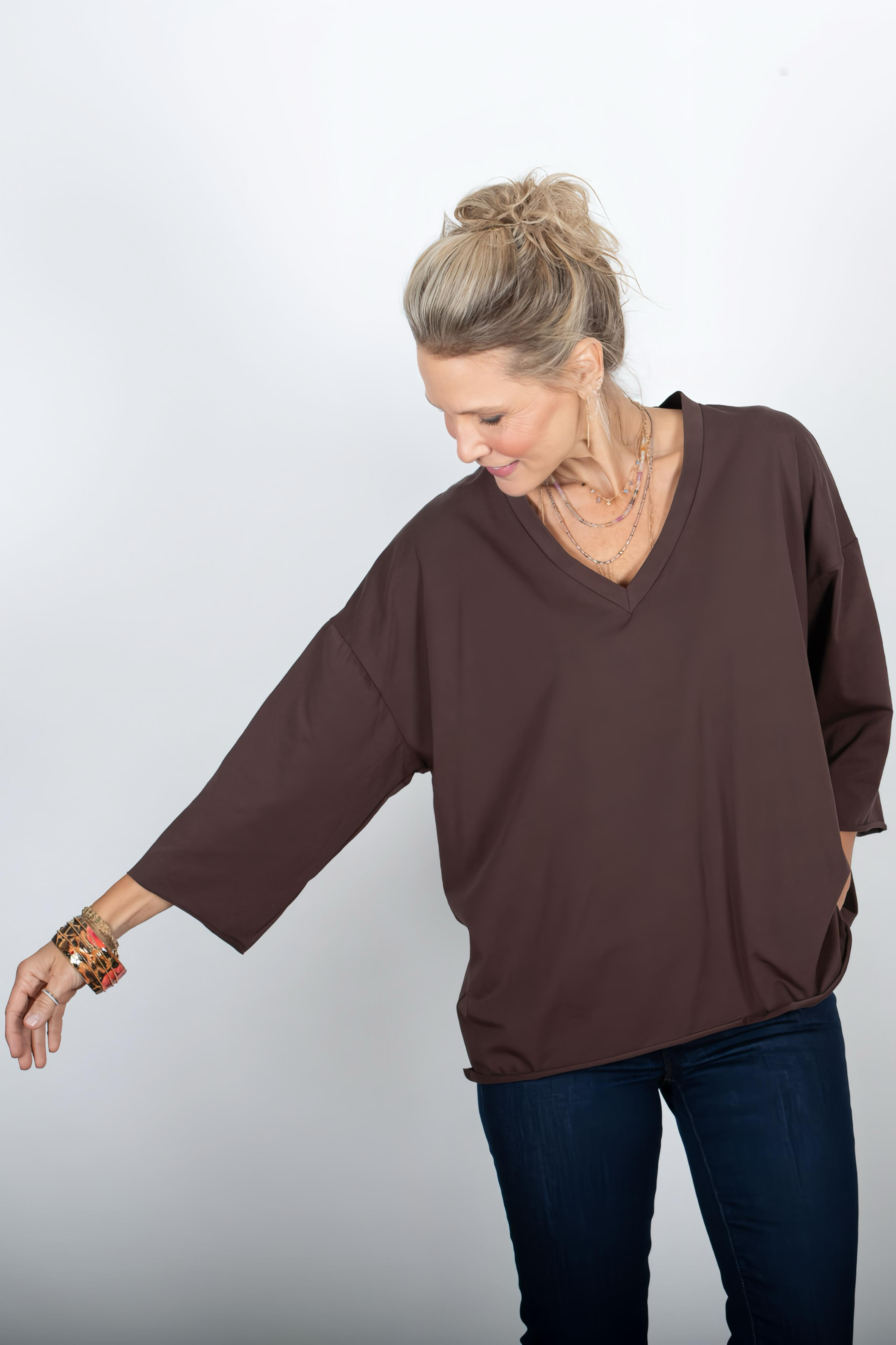 DANIEL חומה V חולצה אוברסייז image 6