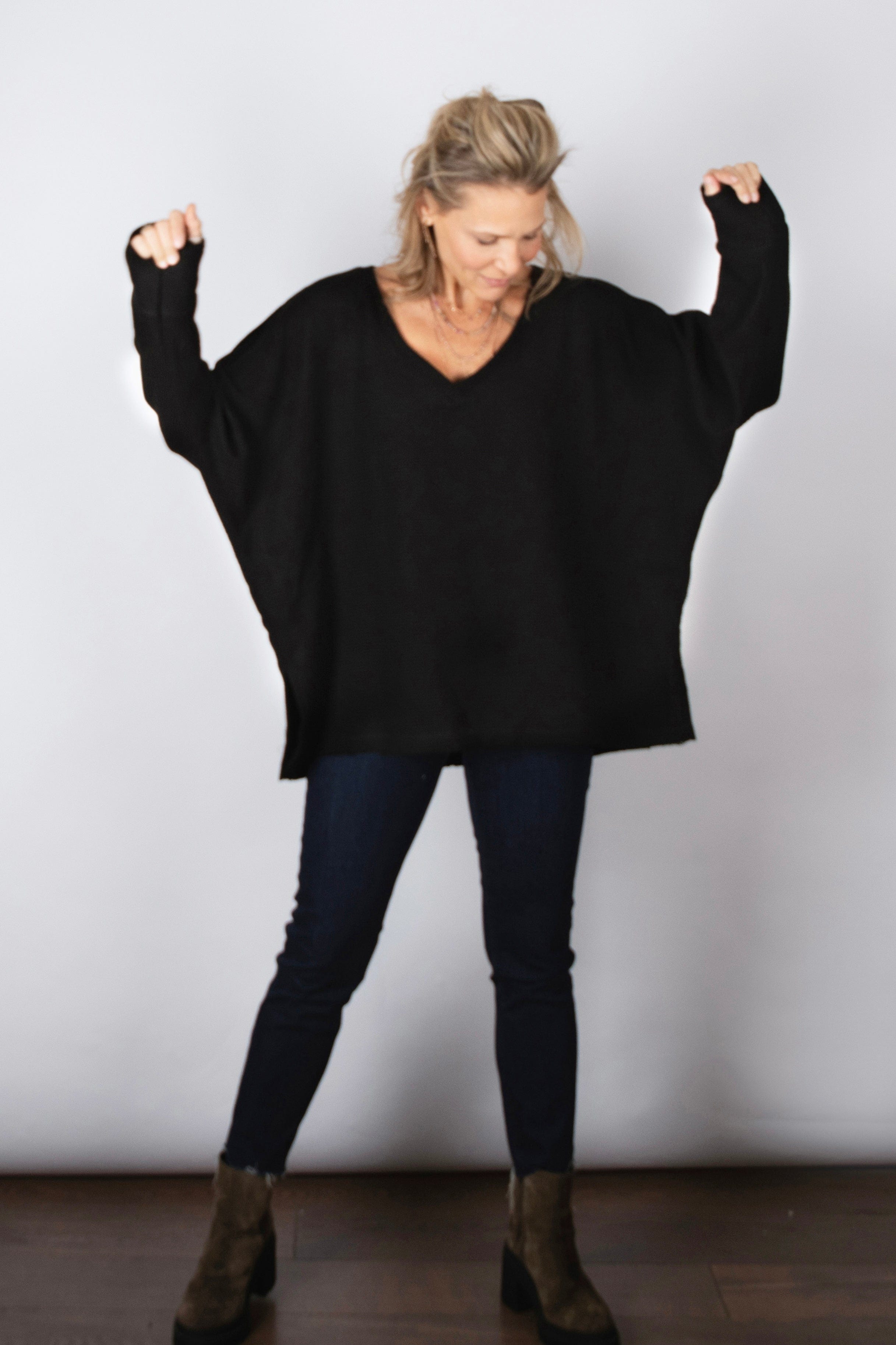 RIKI חולצת אוברסייז שחורה וופל image 13