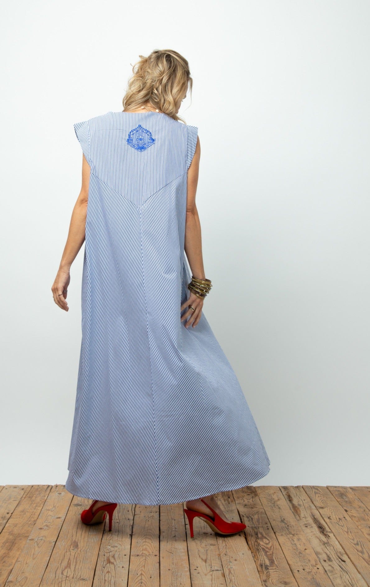 SHIFT DRESS V   שמלה אוברסייז image 5