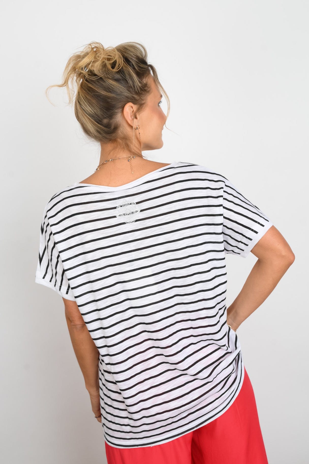 TRIP  חולצה לבנה פסים בשחור image 4