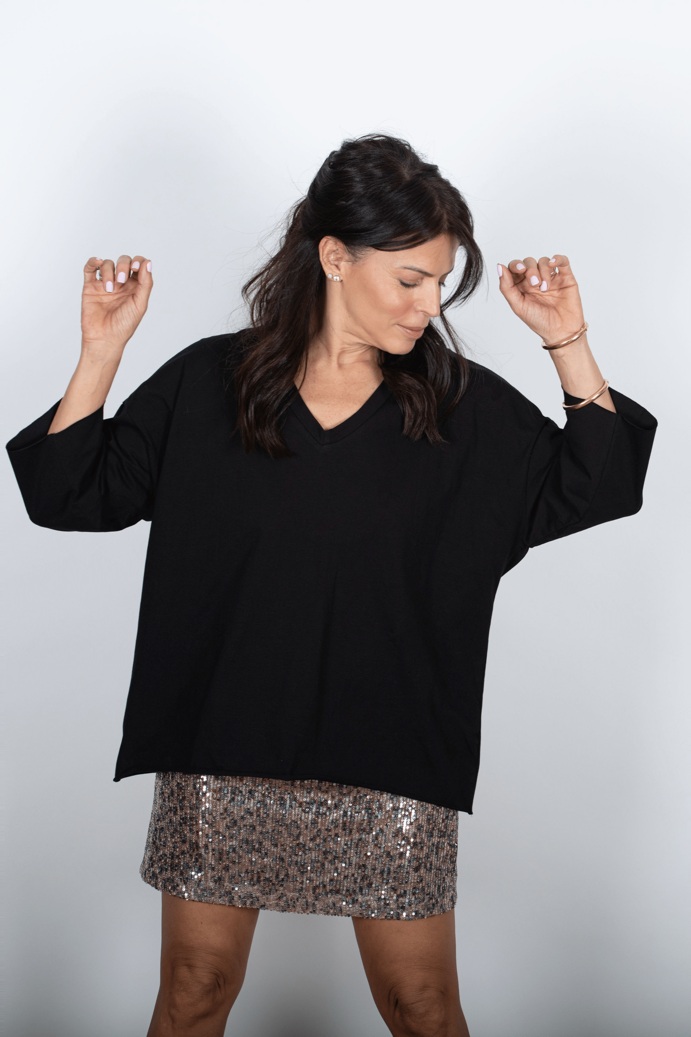 DANIEL שחורהV חולצה אוברסייז image 9