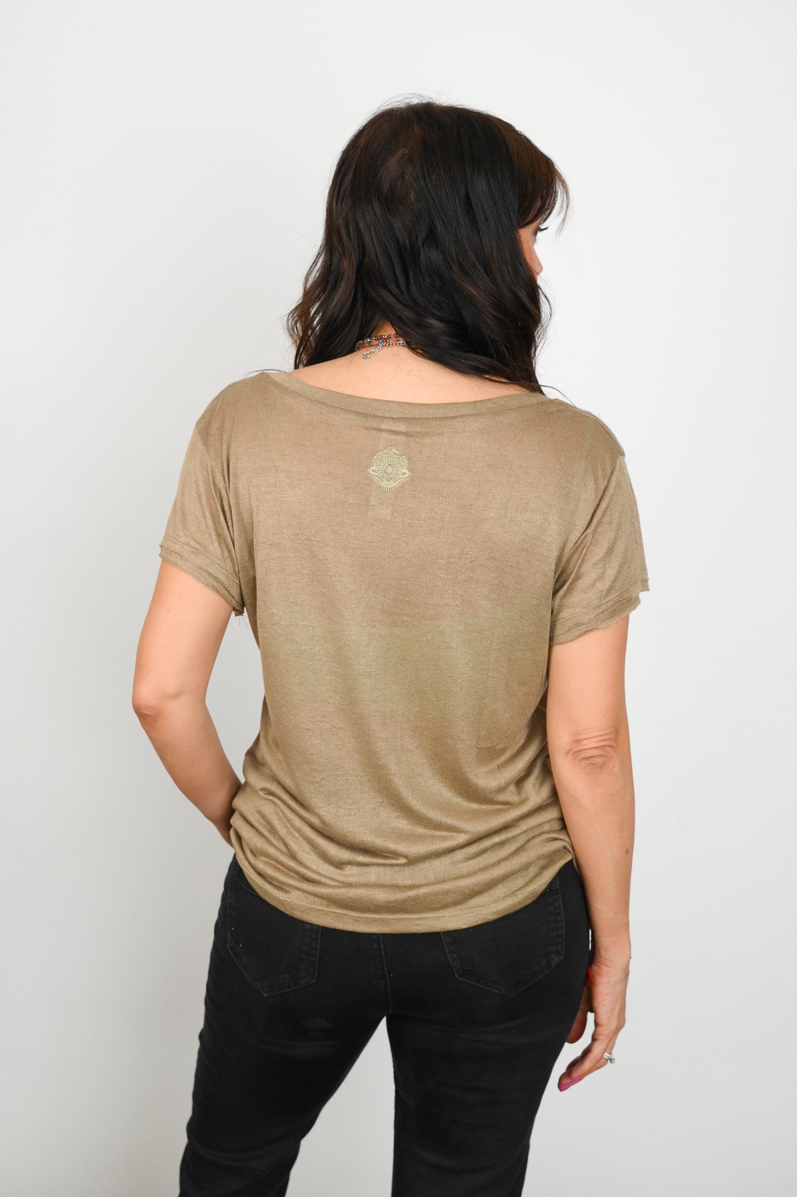 STREET חולצה בצבע ירוק זית image 6