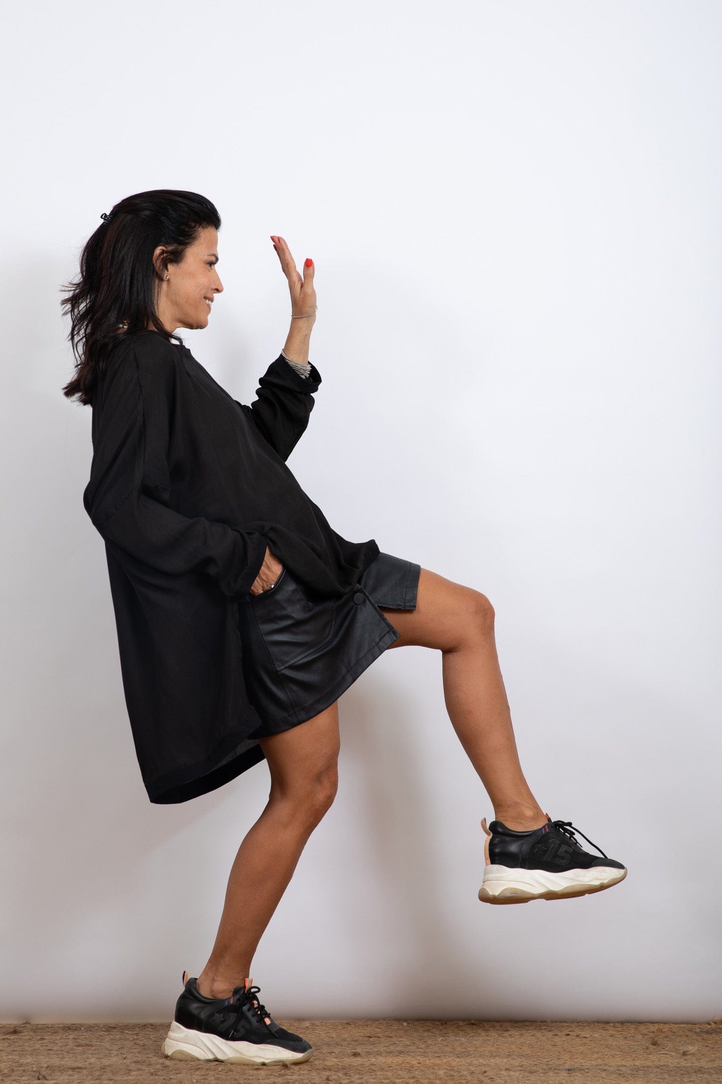 ALT חולצה שחורה אוברסייז image 7