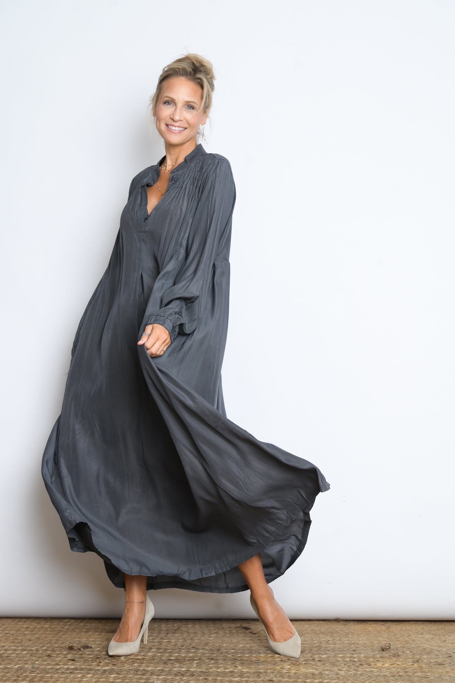 RANA שמלת אוברסייז אפורה image 4