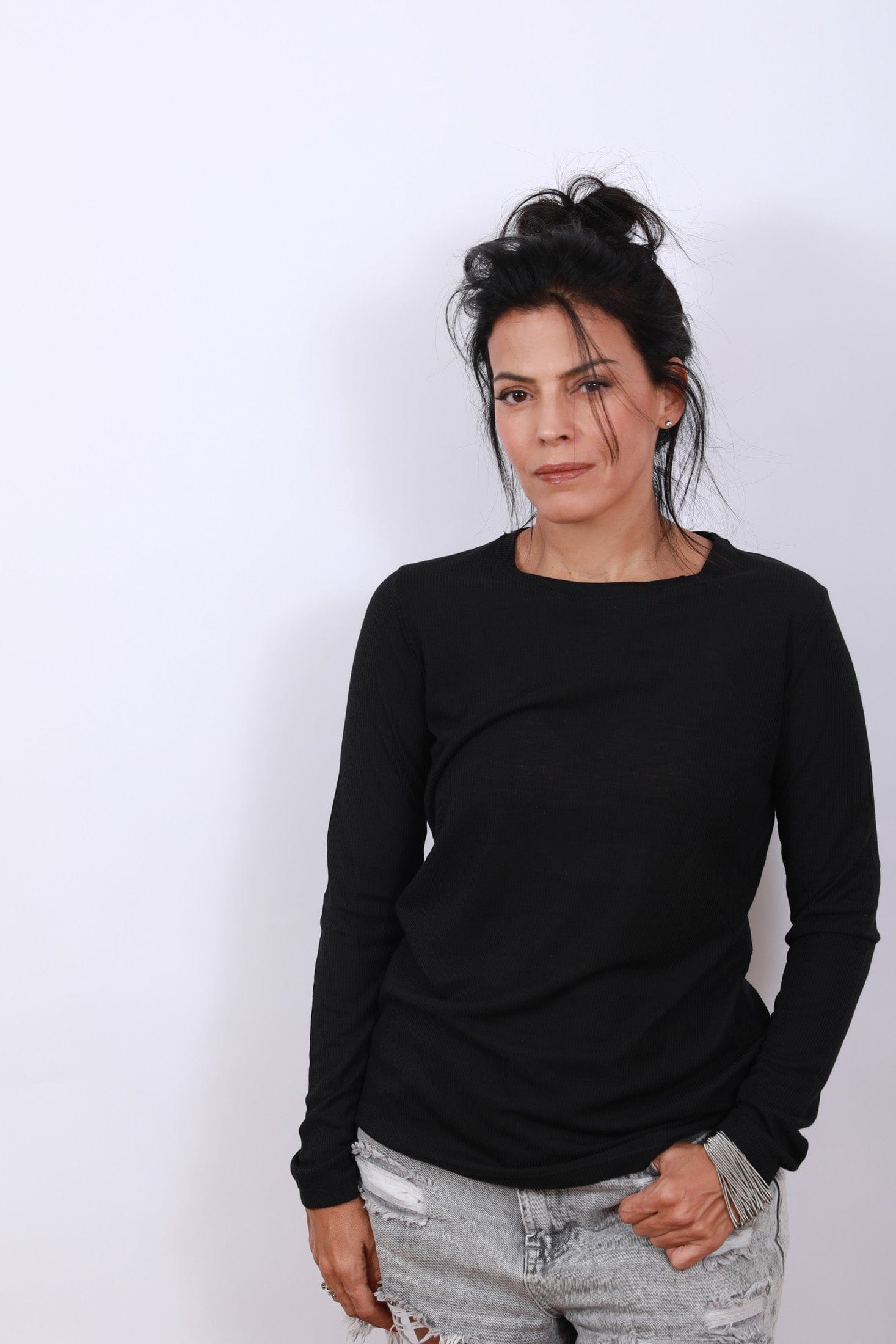 P SHIRT  חולצה שחורה בייסיק image 3