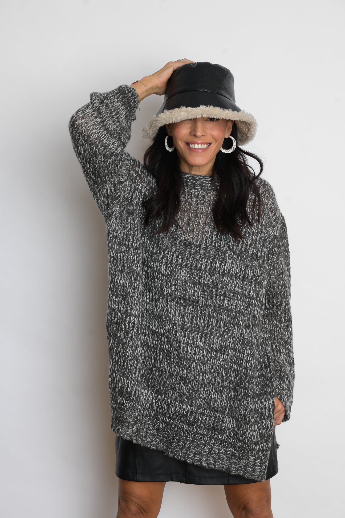 KEA  טוניקה סריג אוברסייז שחורלבן image 1