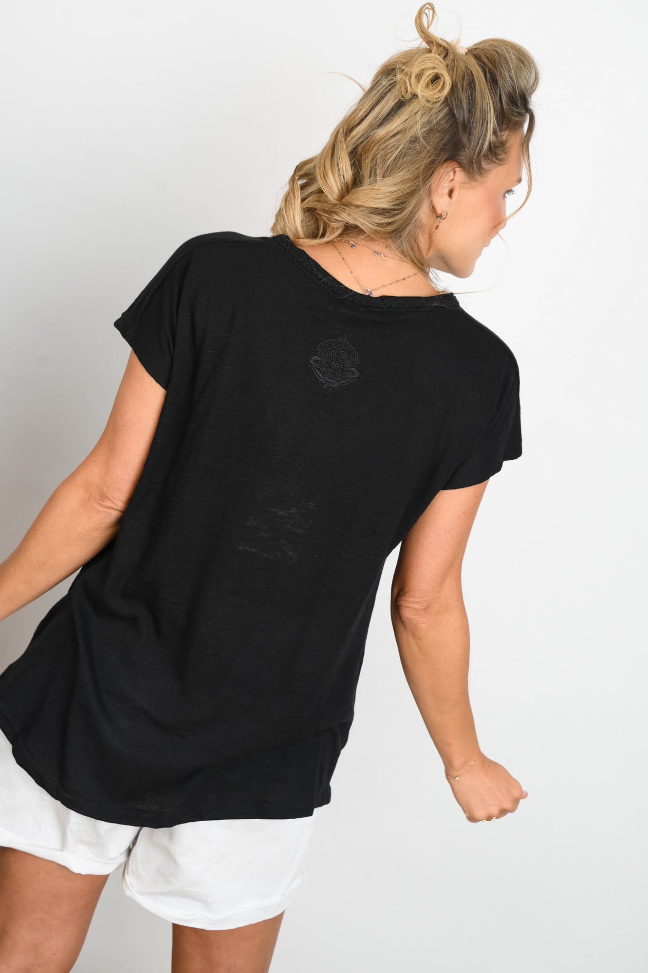 SAME V חולצה תחרה שחורה image 6