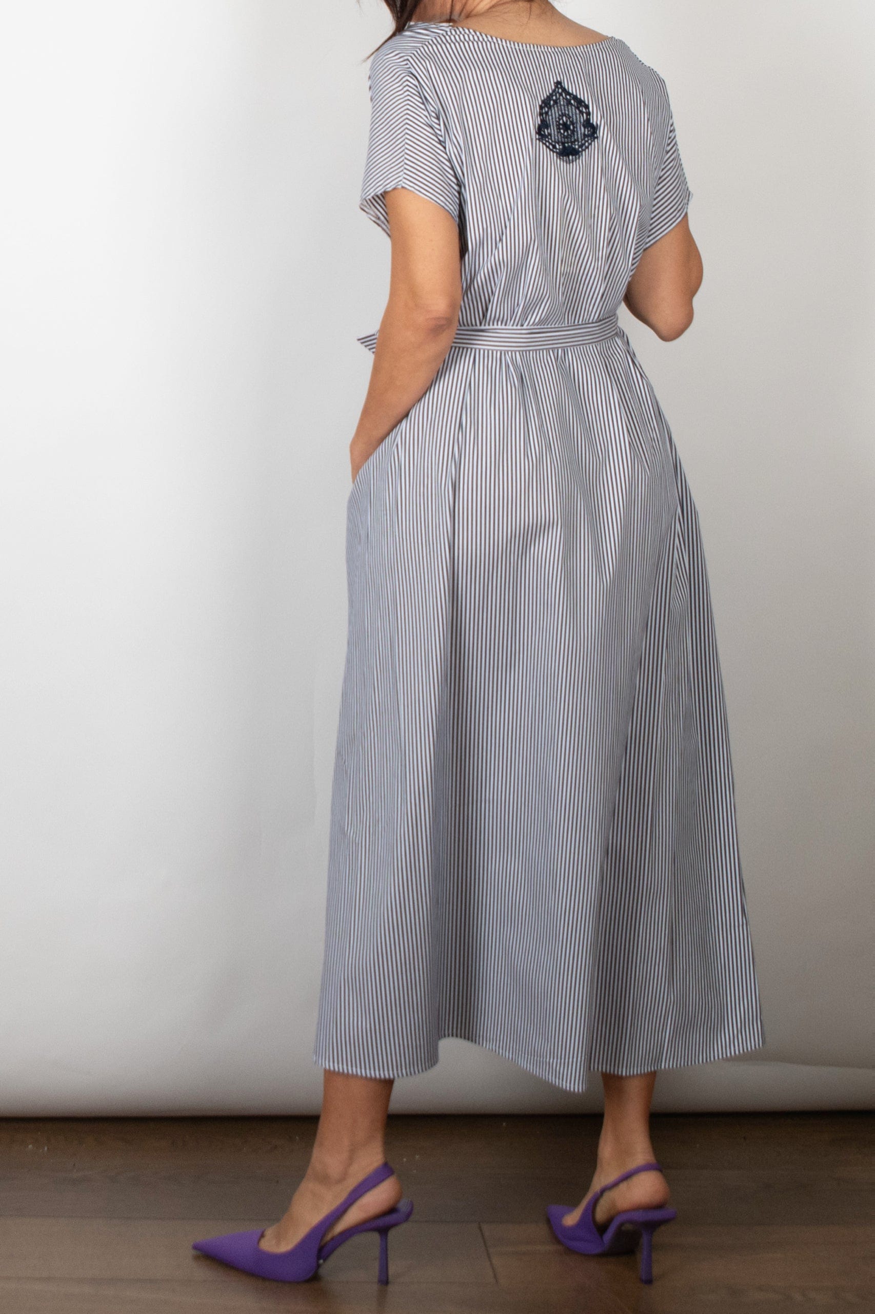 WINEHOUSE V שמלה אוברסייז image 6