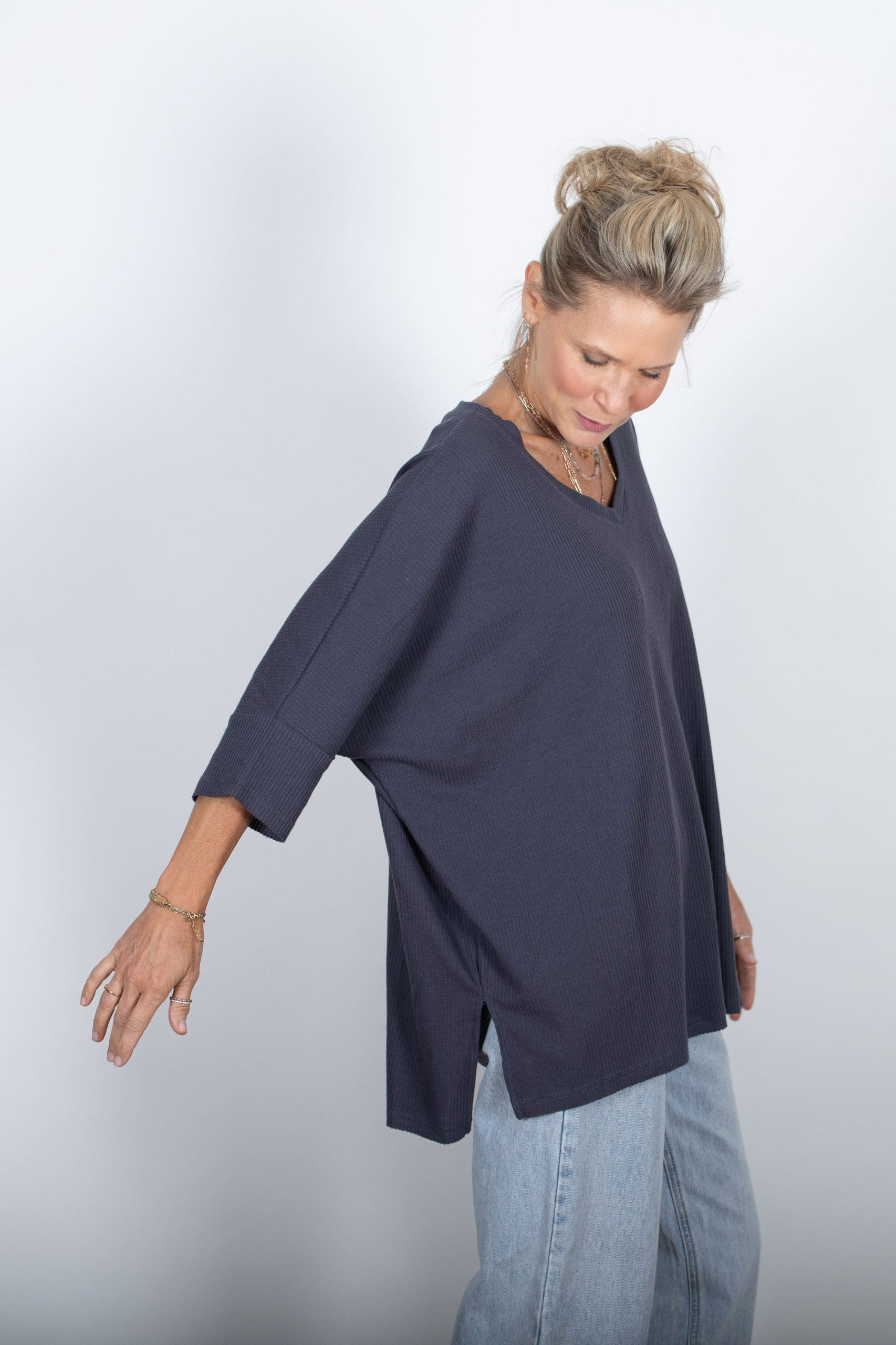 BABL חולצת אוברסייז אפורה וופל image 7