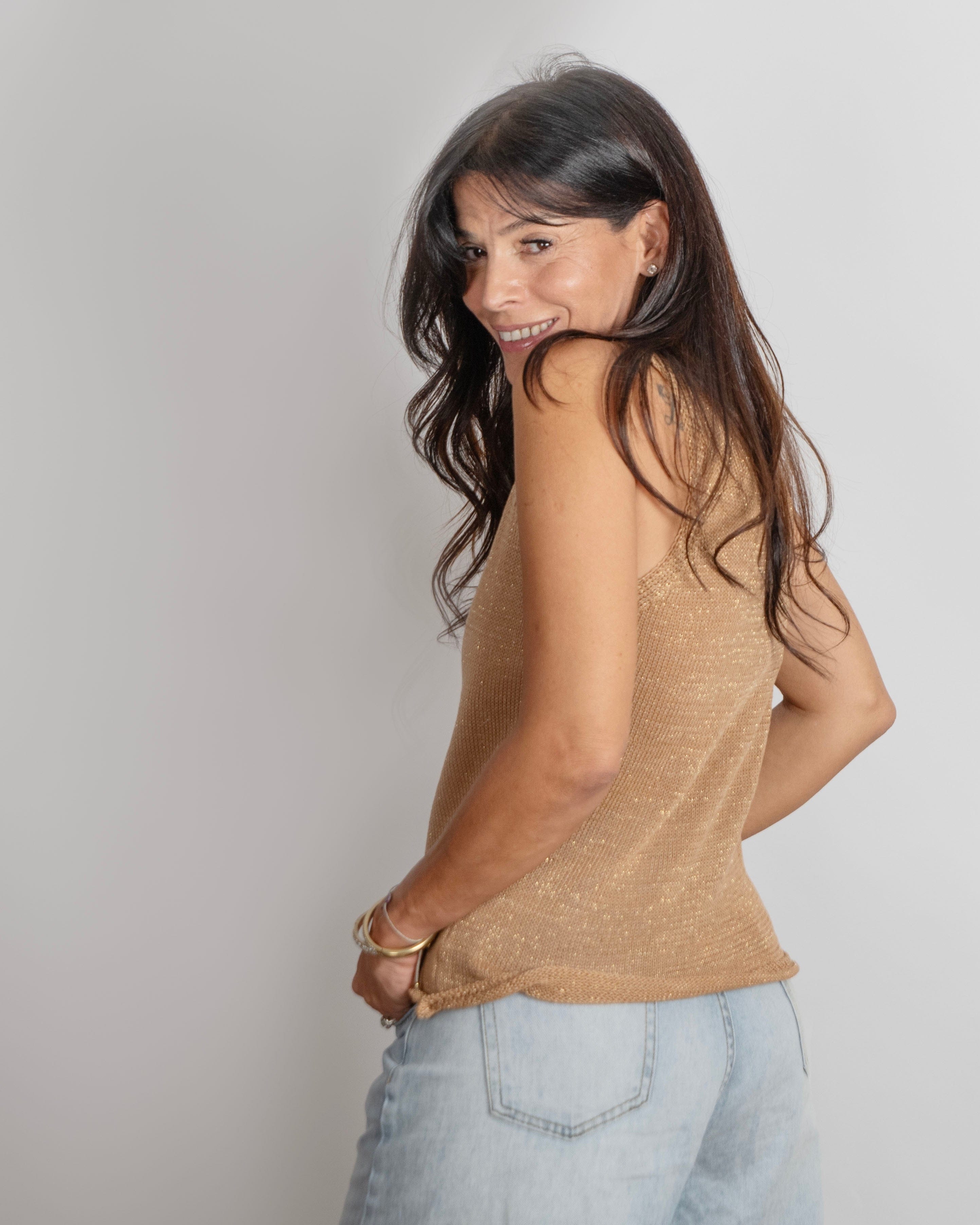 AMY  גופיית סריג קאמל מוזהב image 1