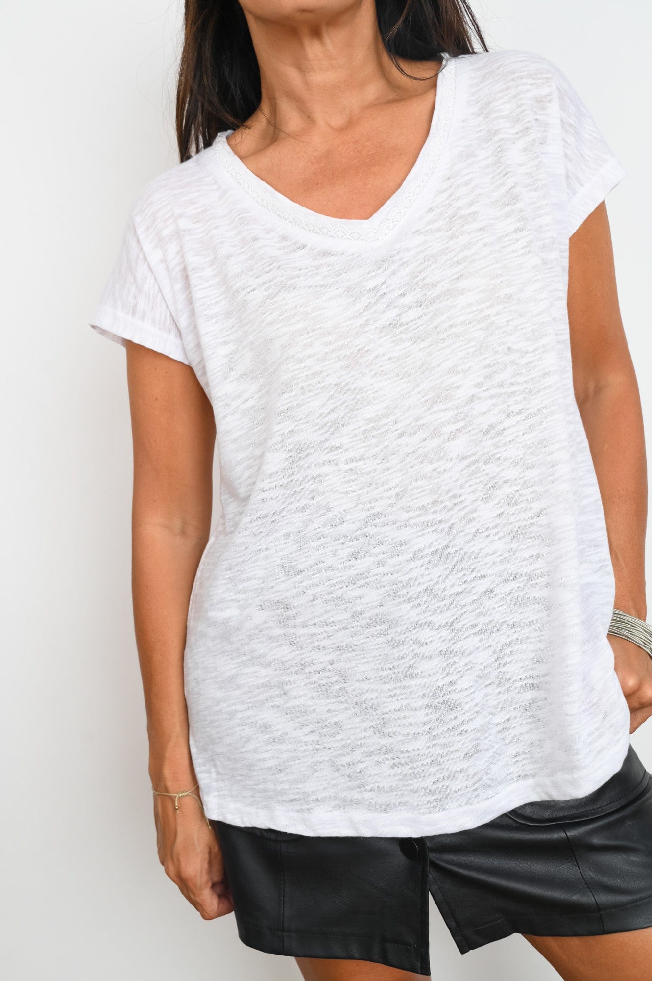 SAME V חולצה תחרה לבנה image 2